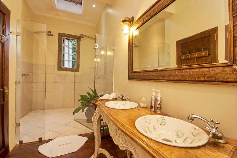 Giraffe Manor, Finch Hatton Suite - image 3