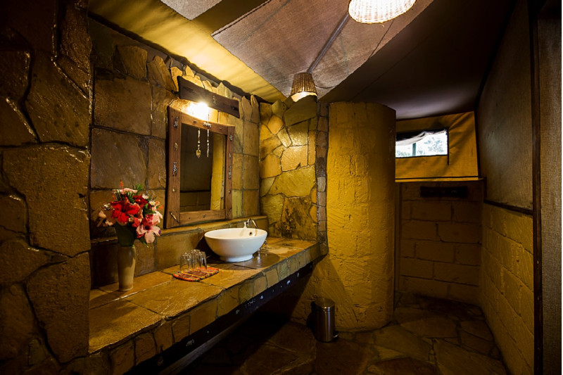 The Rhino Watch Lodge, Tent - image 4