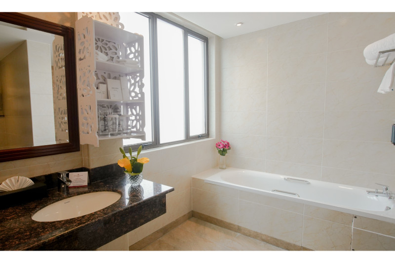 Sarova Woodlands Hotel & Spa, State Suite - image 3