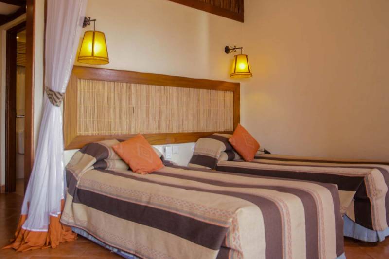 Kilaguni Serena Safari Lodge, Deluxe Room - image 2